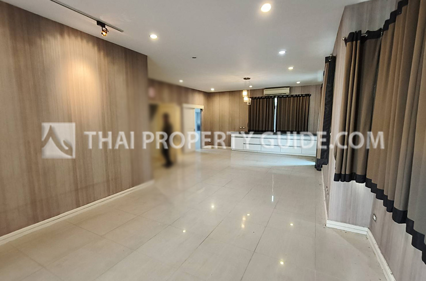 House with Shared Pool in Nichada Thani 